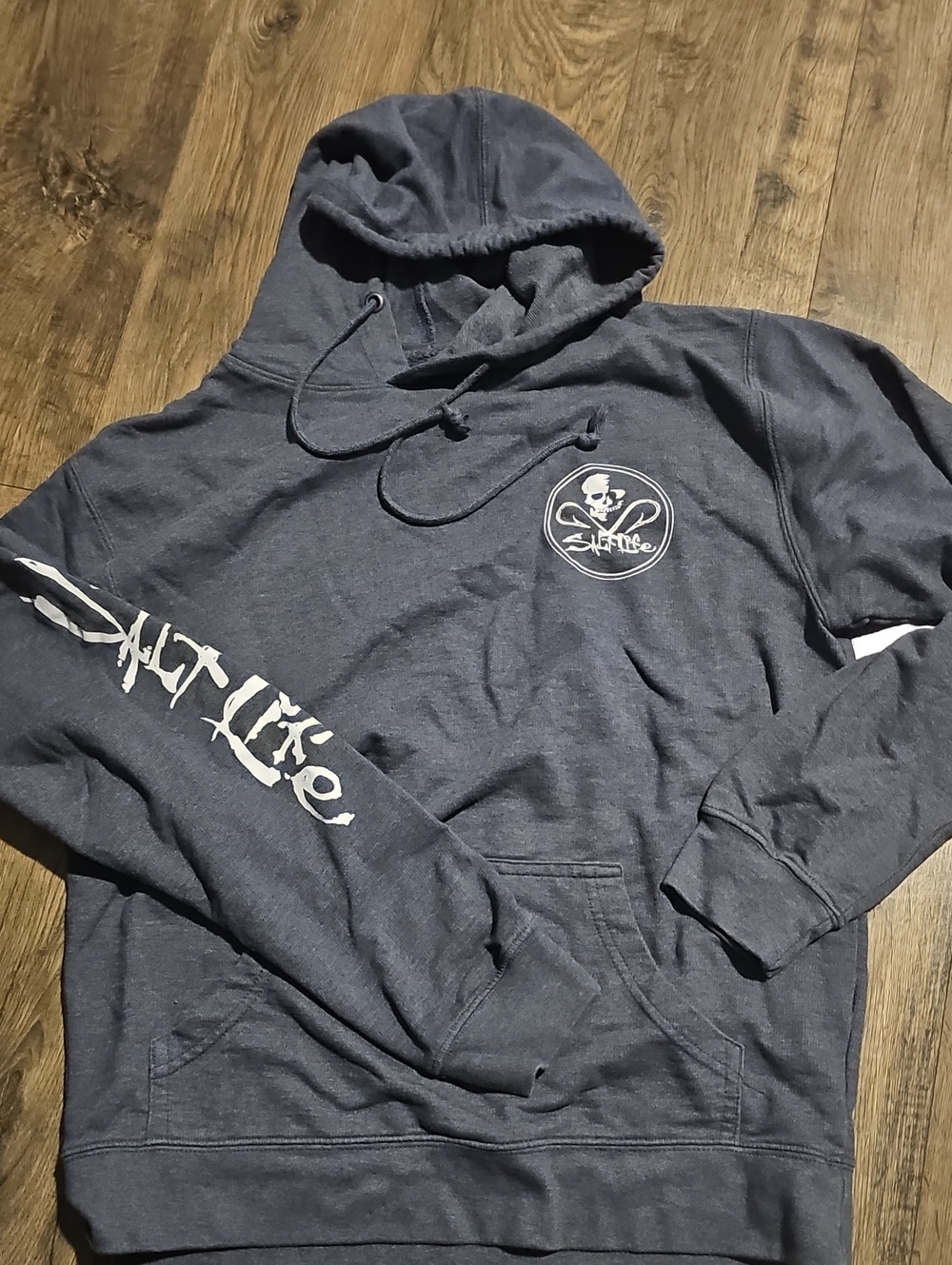 Salt Life Navy Pullover Hoodie Skull Emblem Large Sweatshirt Men Women